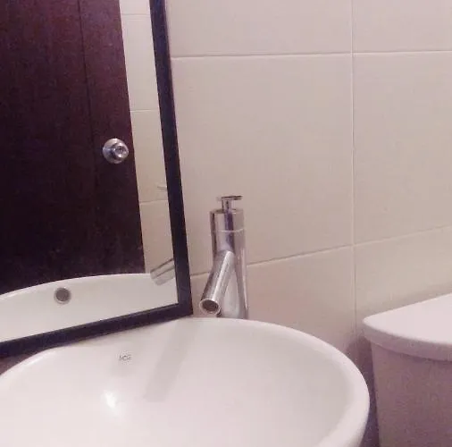 San Lorenzo Place Modern & Relaxing W/ Pool & Gym In Makati 아파트호텔 마닐라